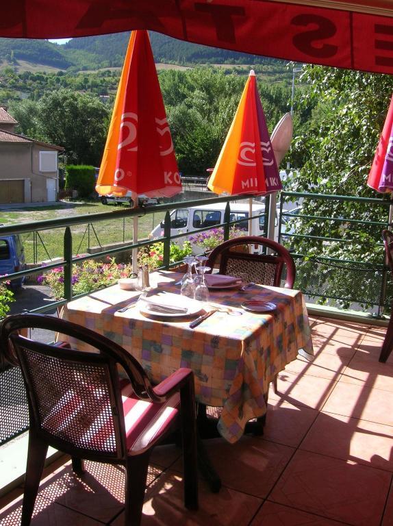 Les Berges Du Tarn Aparthotel Millau Exterior photo