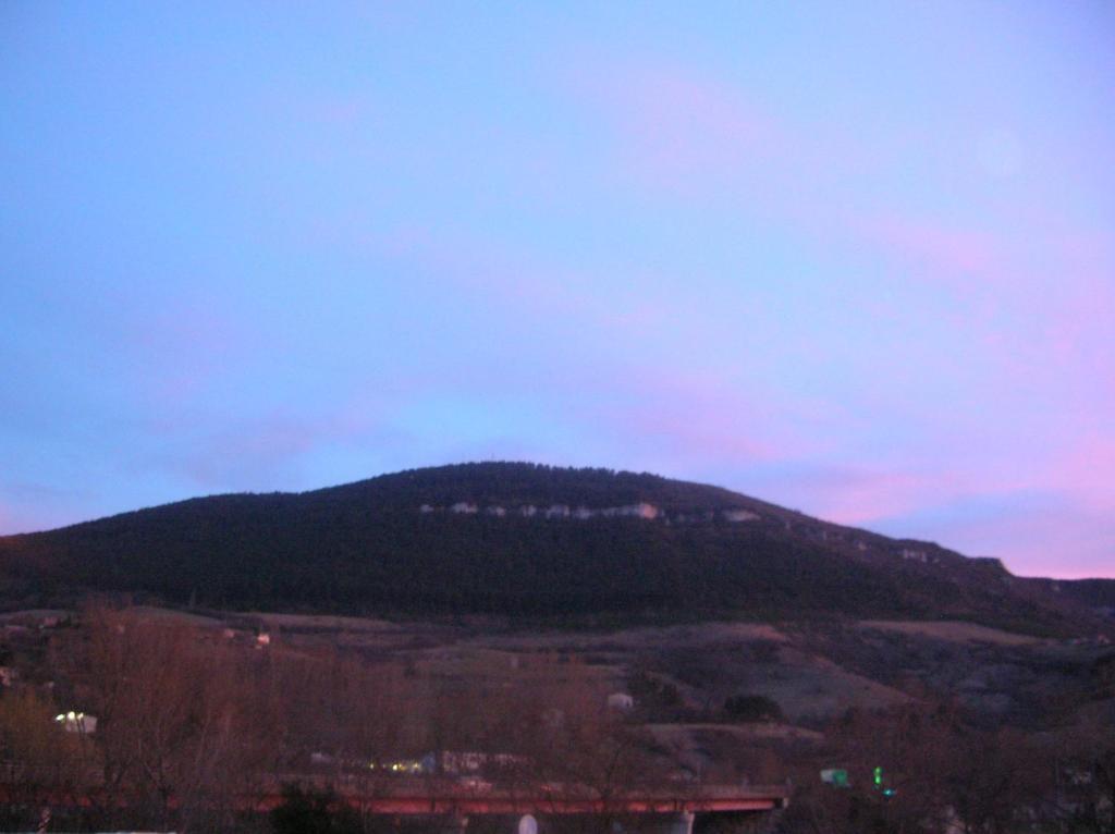 Les Berges Du Tarn Aparthotel Millau Exterior photo